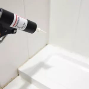 Jak uszczelnić kabinę prysznicową z brodzikiem