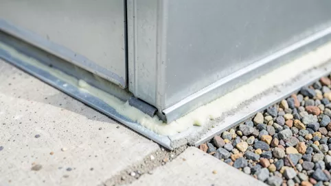 Jak Uszczelnić Garaż Blaszany Od Podłoża