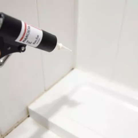 Jak uszczelnić kabinę prysznicową z brodzikiem