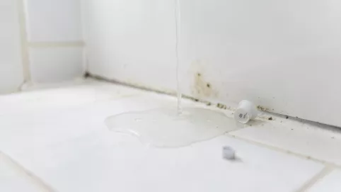 jak uszczelnić parawan nawannowy