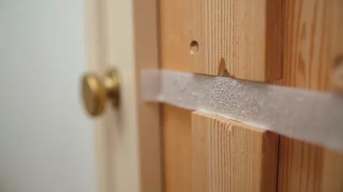 Samoprzylepna taśma uszczelniająca do drzwi