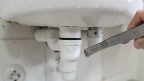 uszczelka klinowa syfonu jak założyć